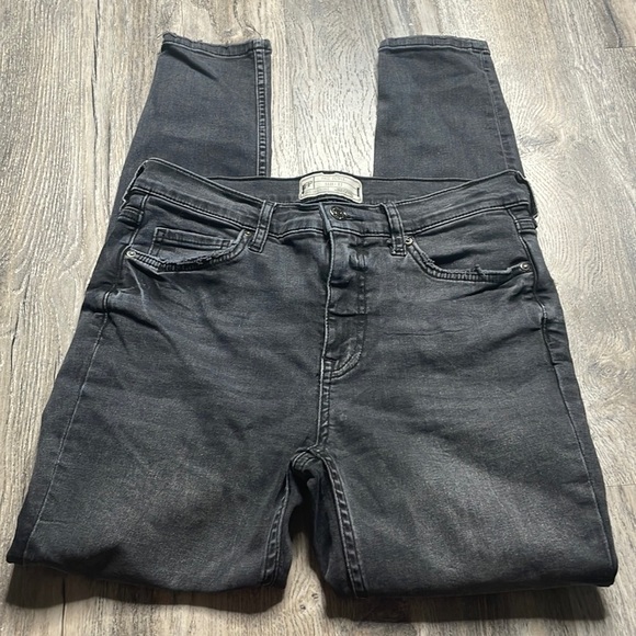 Free People Distressed Black High Rise Skinny Ankle Jean, size 27 - Picture 1 of 11